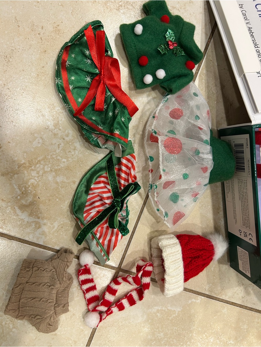 Elf on the Shelf Girl Elf with Outfits, Reindeer & Arctic Fox Elf Pets - Picture 2 of 8